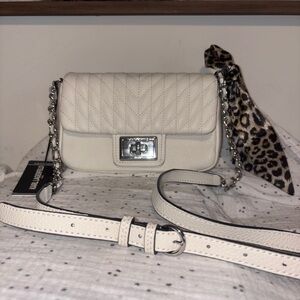 KARL LAGERFELD PARIS
Agyness Crossbody Handbag